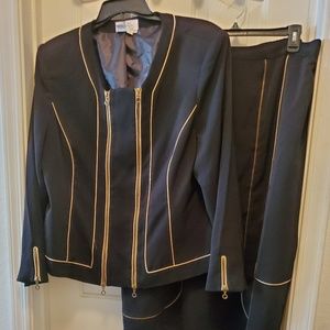 2 pc stunning black suit from a smoke free environ